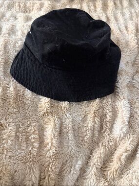 Classic Black Bucket Hat - Men's Casual Accessory